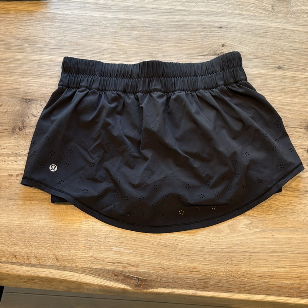 Lululemon skort black size 8